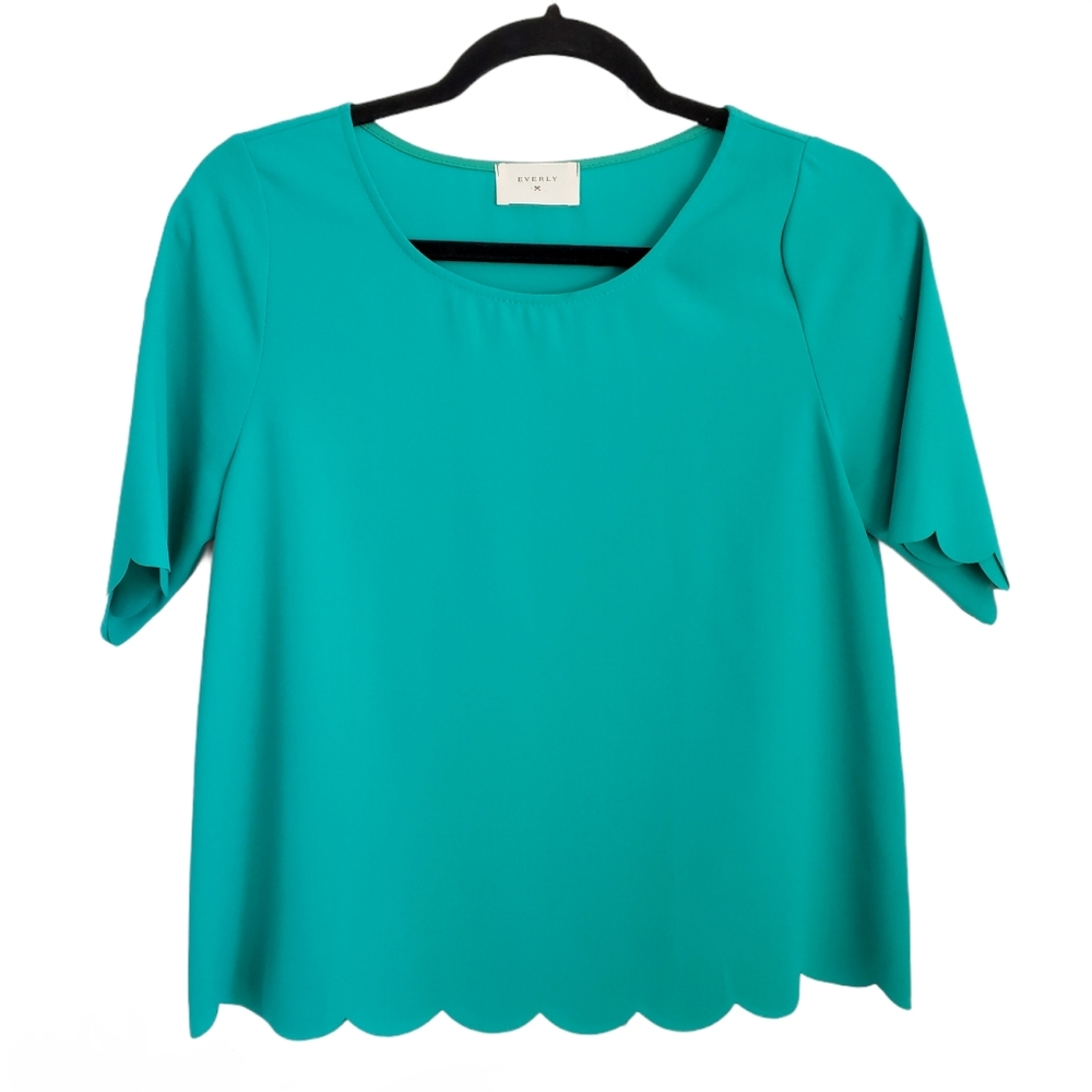 Everly Scalloped Short Sleeve Top